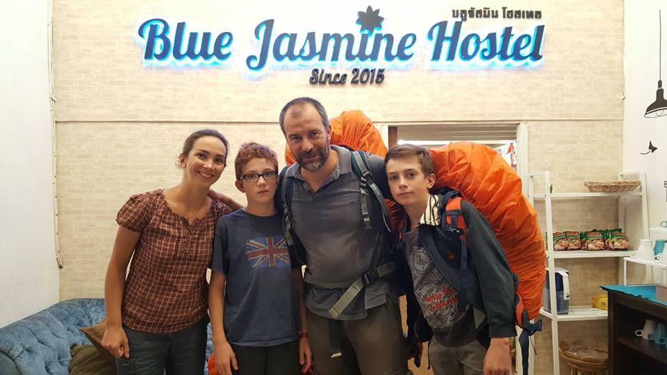 Blue Jasmine Hostel กรุงเทพมหานคร ภายนอก รูปภาพ
