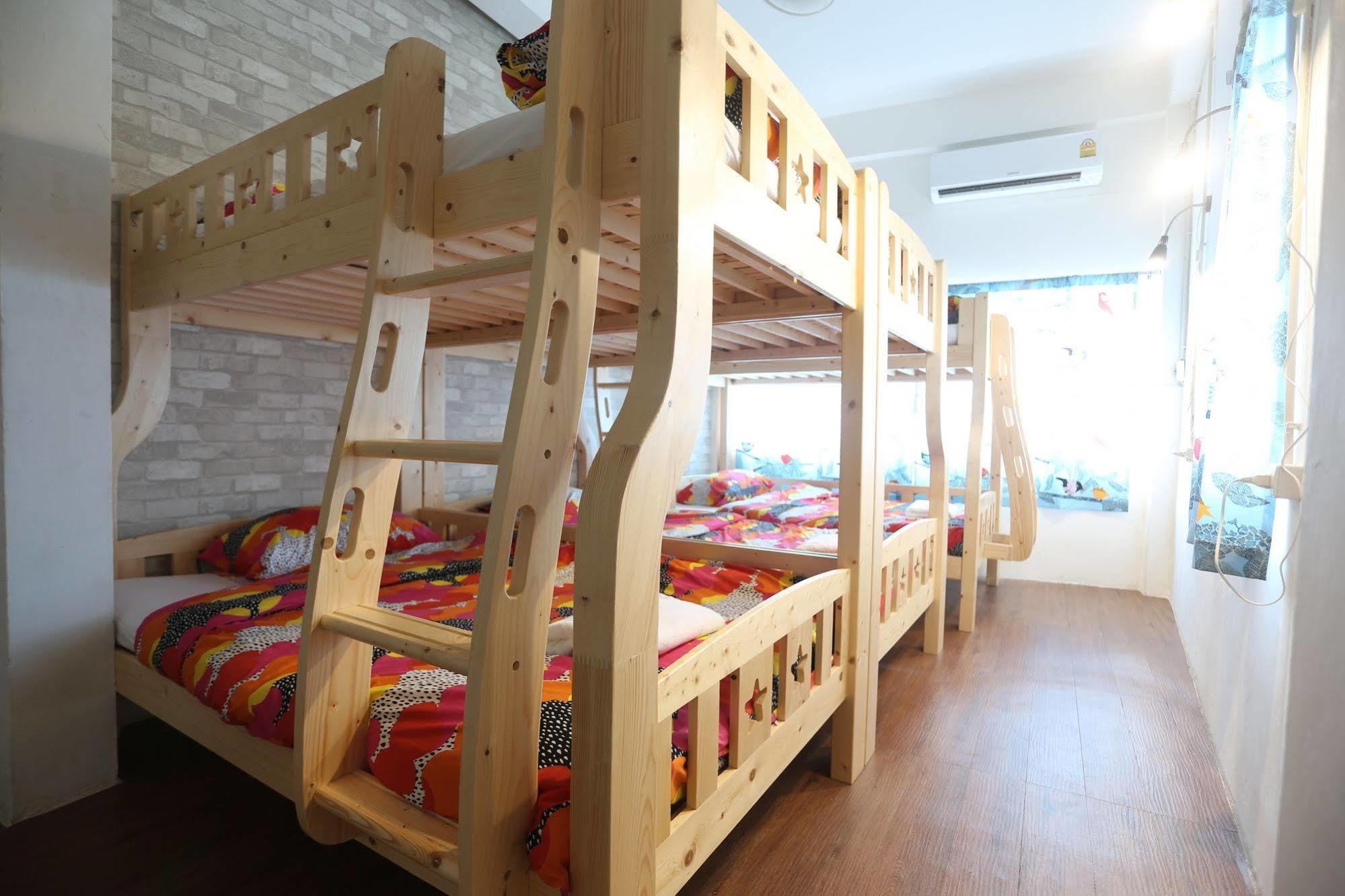 Blue Jasmine Hostel กรุงเทพมหานคร ภายนอก รูปภาพ