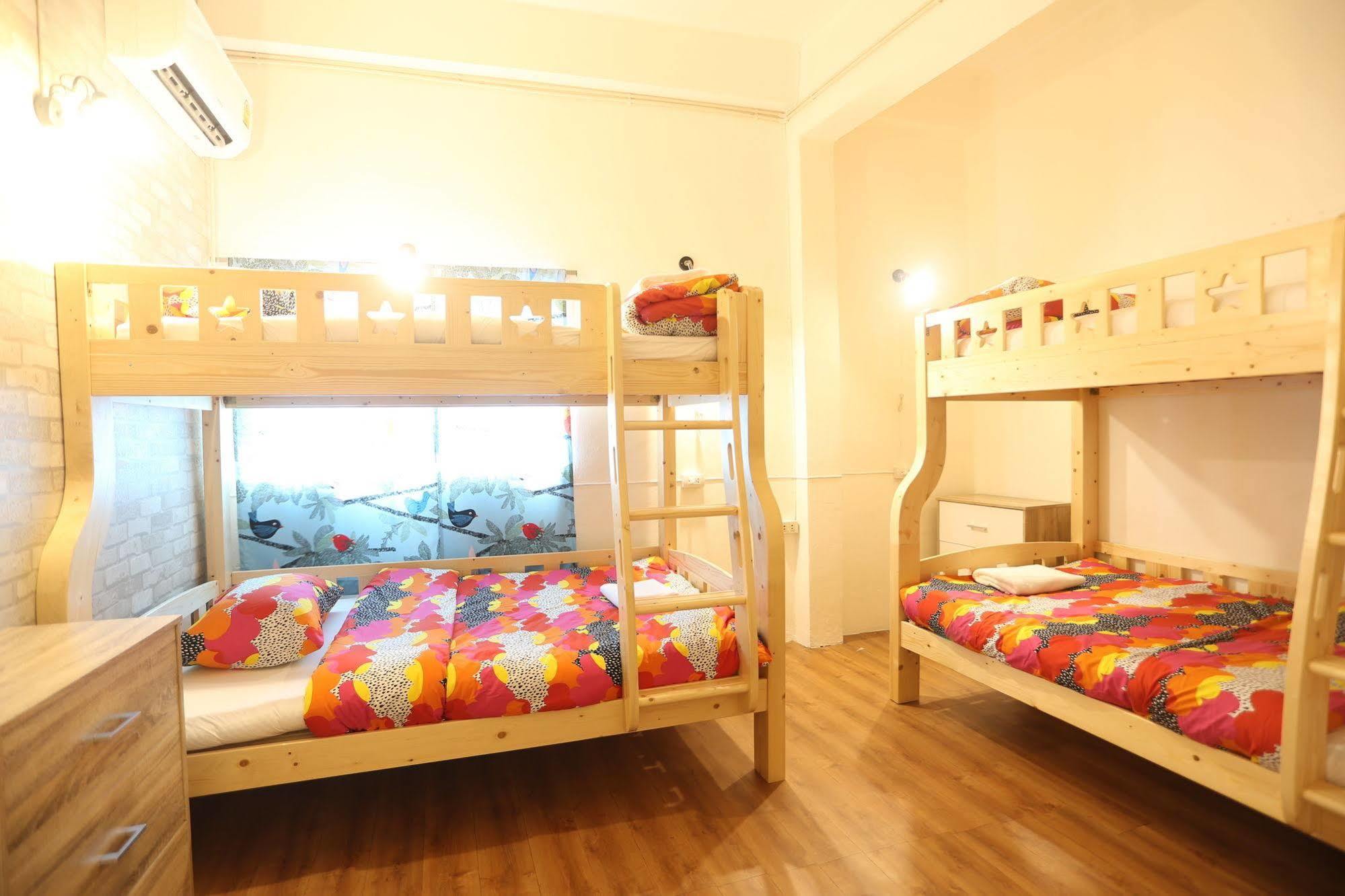 Blue Jasmine Hostel กรุงเทพมหานคร ภายนอก รูปภาพ
