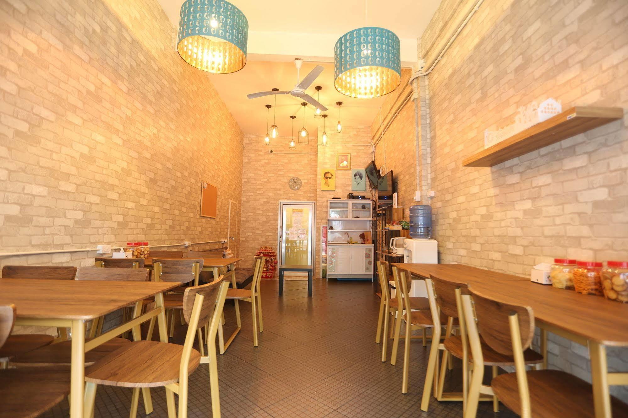 Blue Jasmine Hostel กรุงเทพมหานคร ภายนอก รูปภาพ